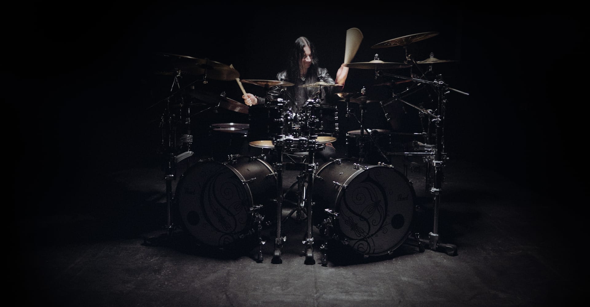 Waltteri Väyrynen playing drum kit